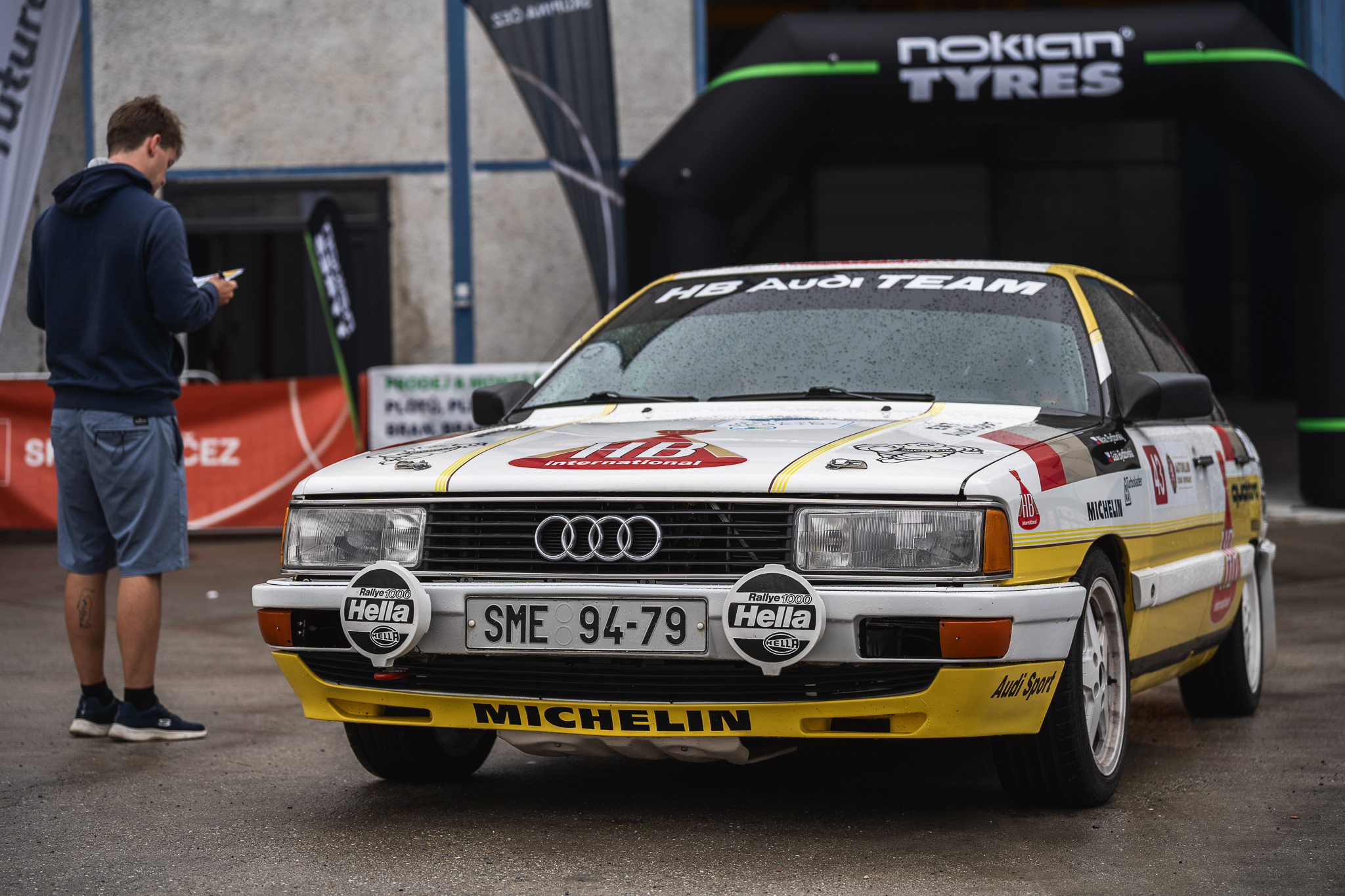Posádka Eco Rallye na trati